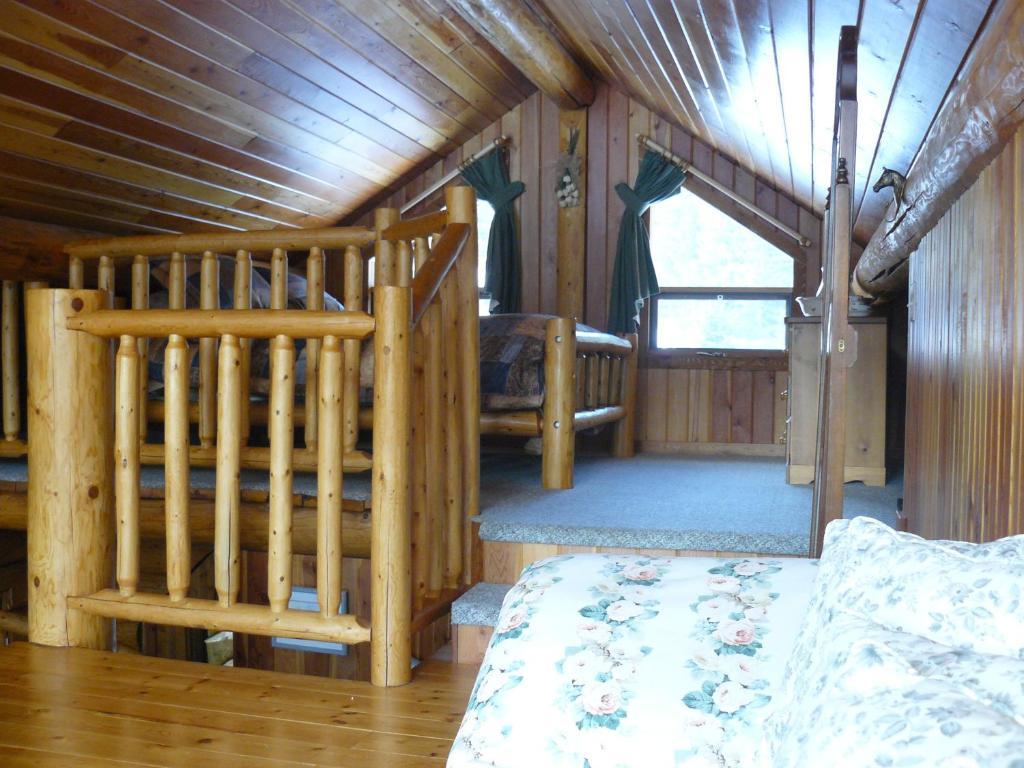 Hitching Post Resort Kelowna Room photo